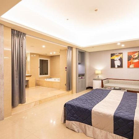 Discovery Motel - Nangang Tajpej Buitenkant foto