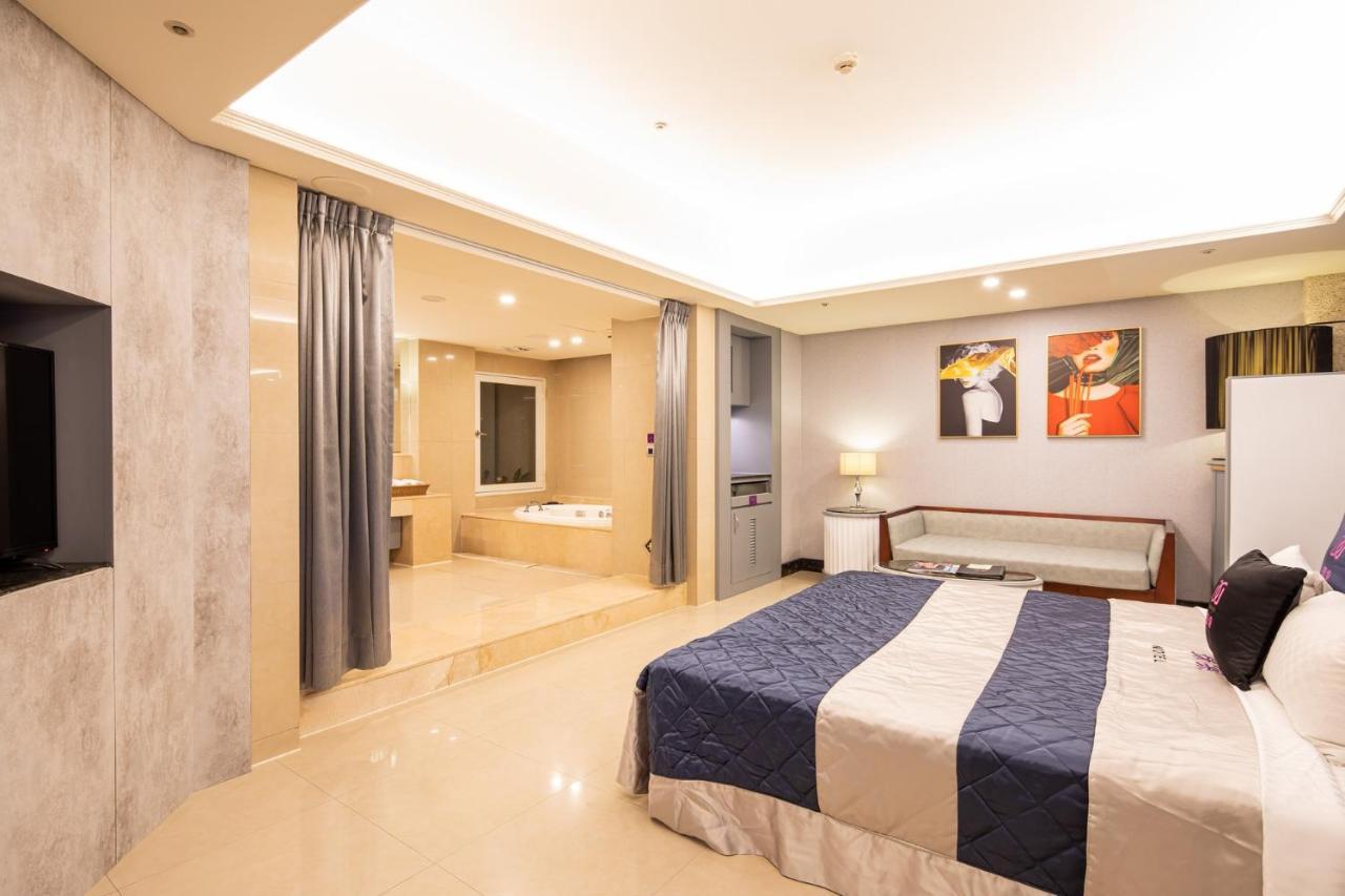 Discovery Motel - Nangang Tajpej Buitenkant foto