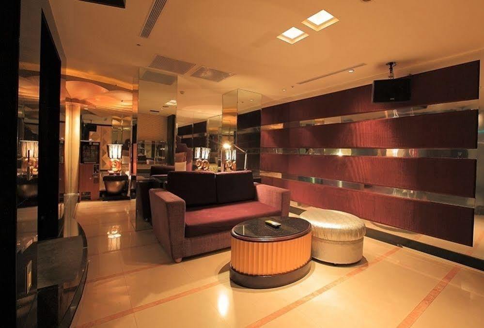 Discovery Motel - Nangang Tajpej Buitenkant foto