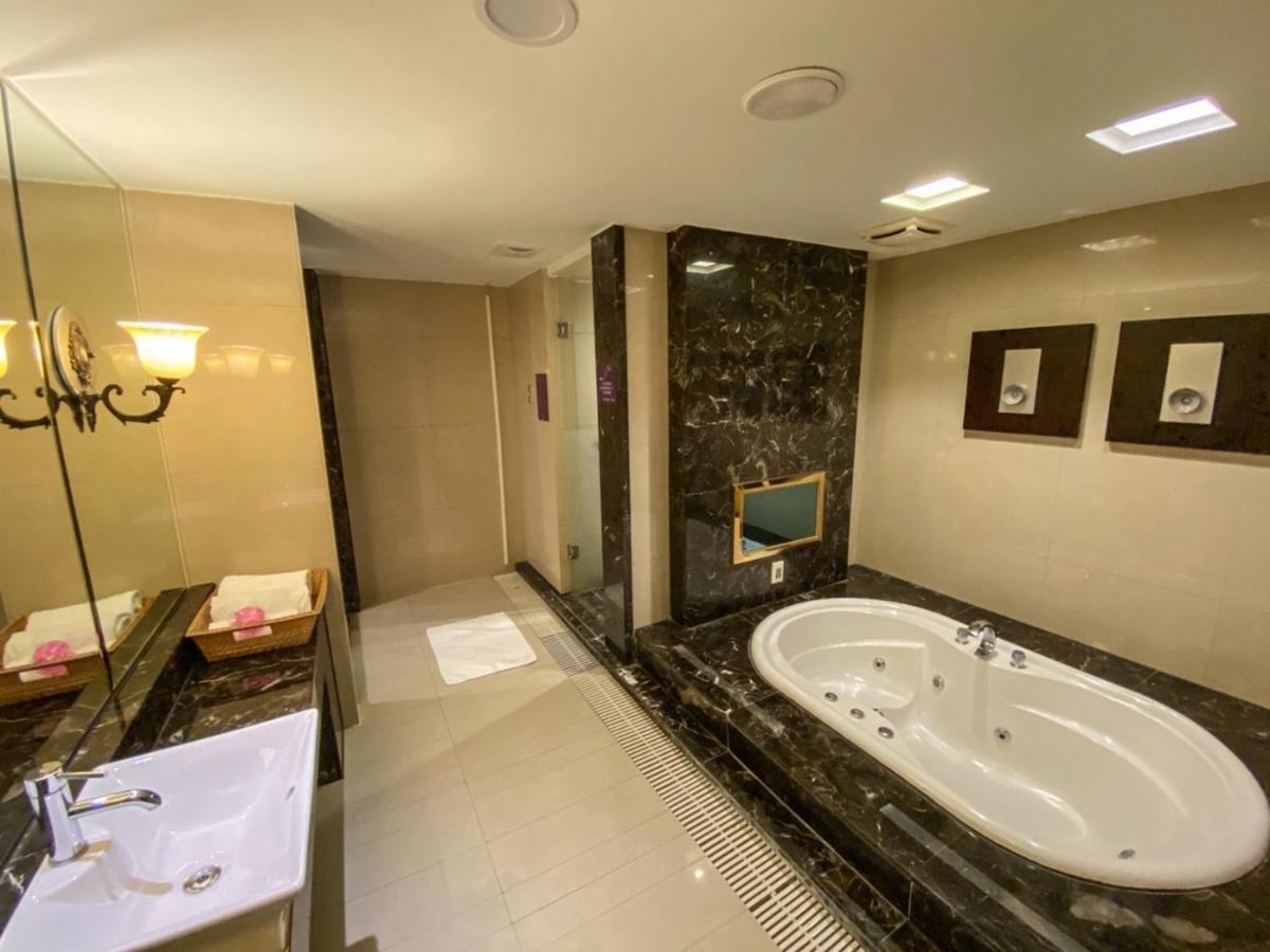 Discovery Motel - Nangang Tajpej Buitenkant foto