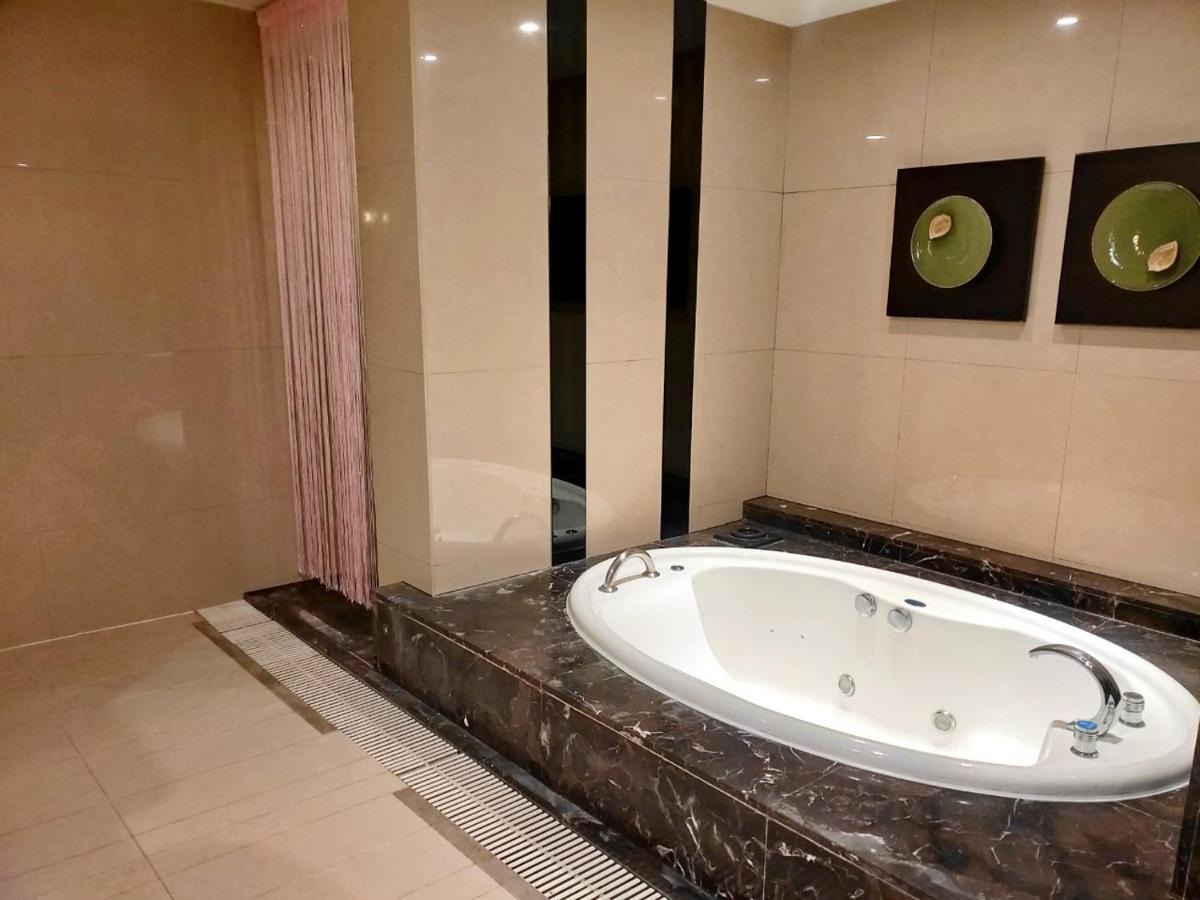 Discovery Motel - Nangang Tajpej Buitenkant foto
